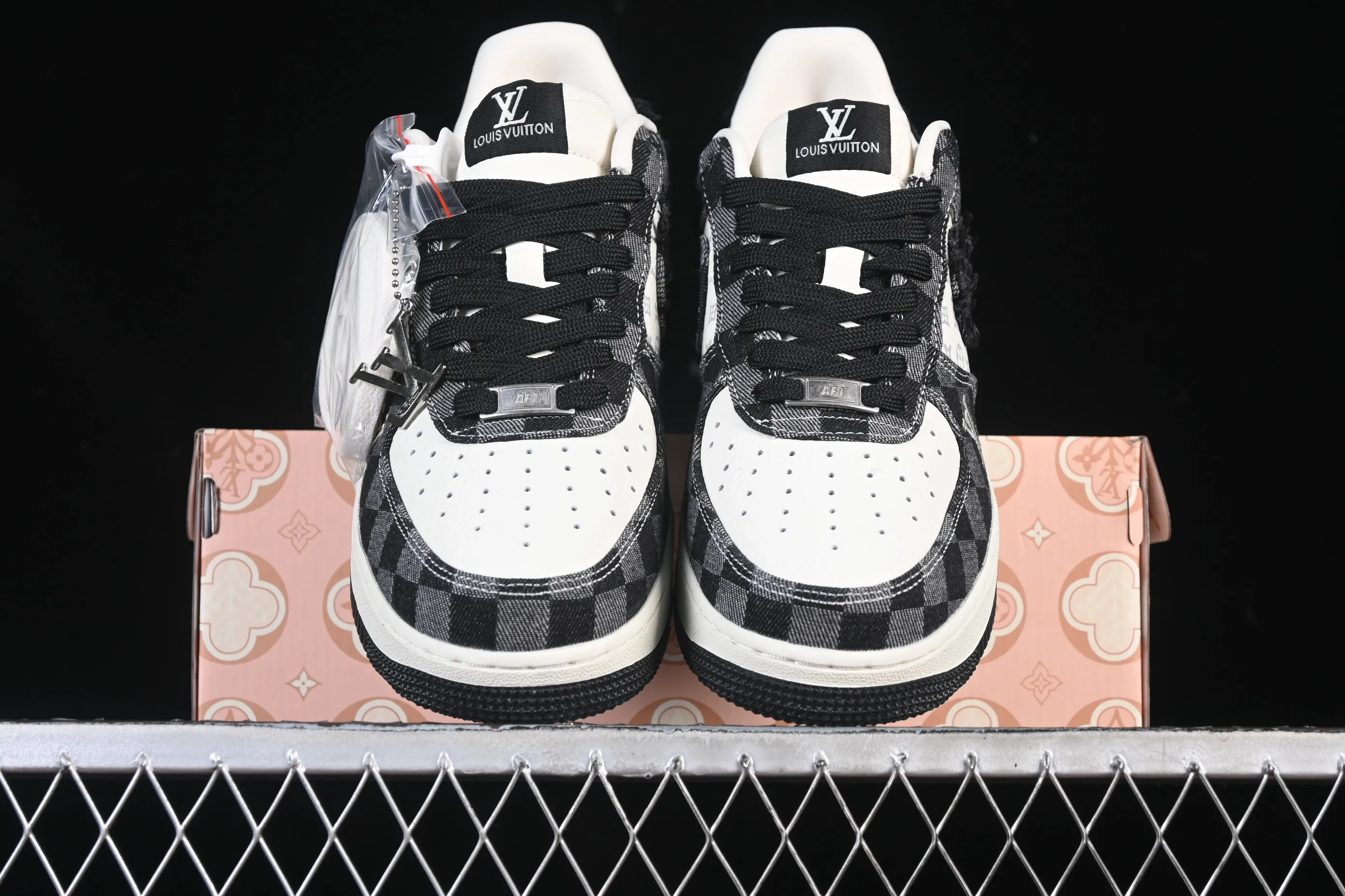 All categories Nk Air Force 1 Air Force series Nk Air Force 1 Low Air Force low-top Nike Air Force 1'07 Low LV joint white and black Air Force 1 low-top casual sneakers YF9511-817